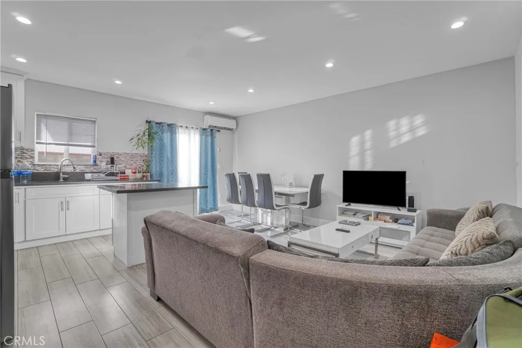 7663 Shadyglade Avenue, North Hollywood, California 91605 home-pic-41